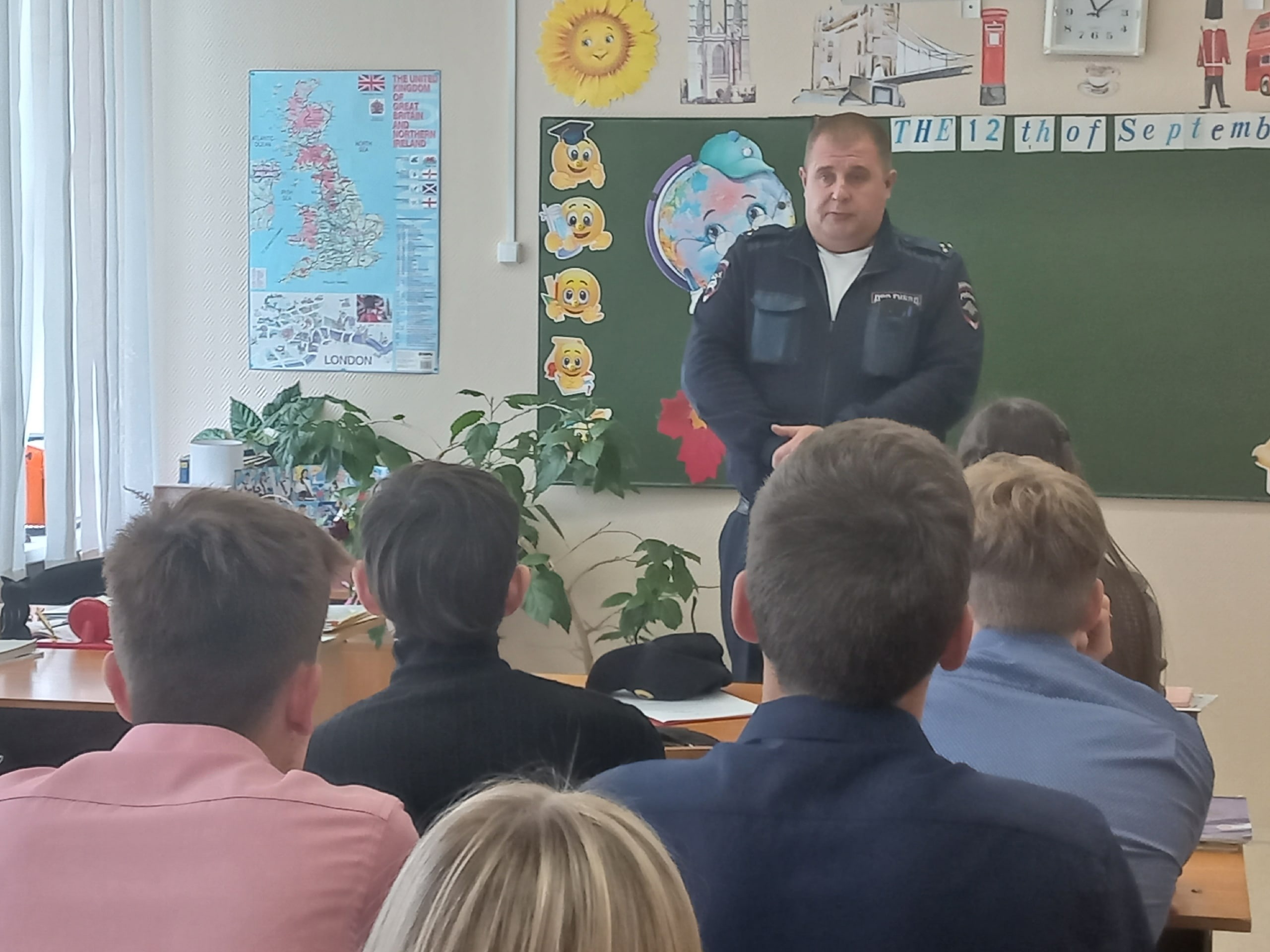 Профилактические беседы по ПДД.