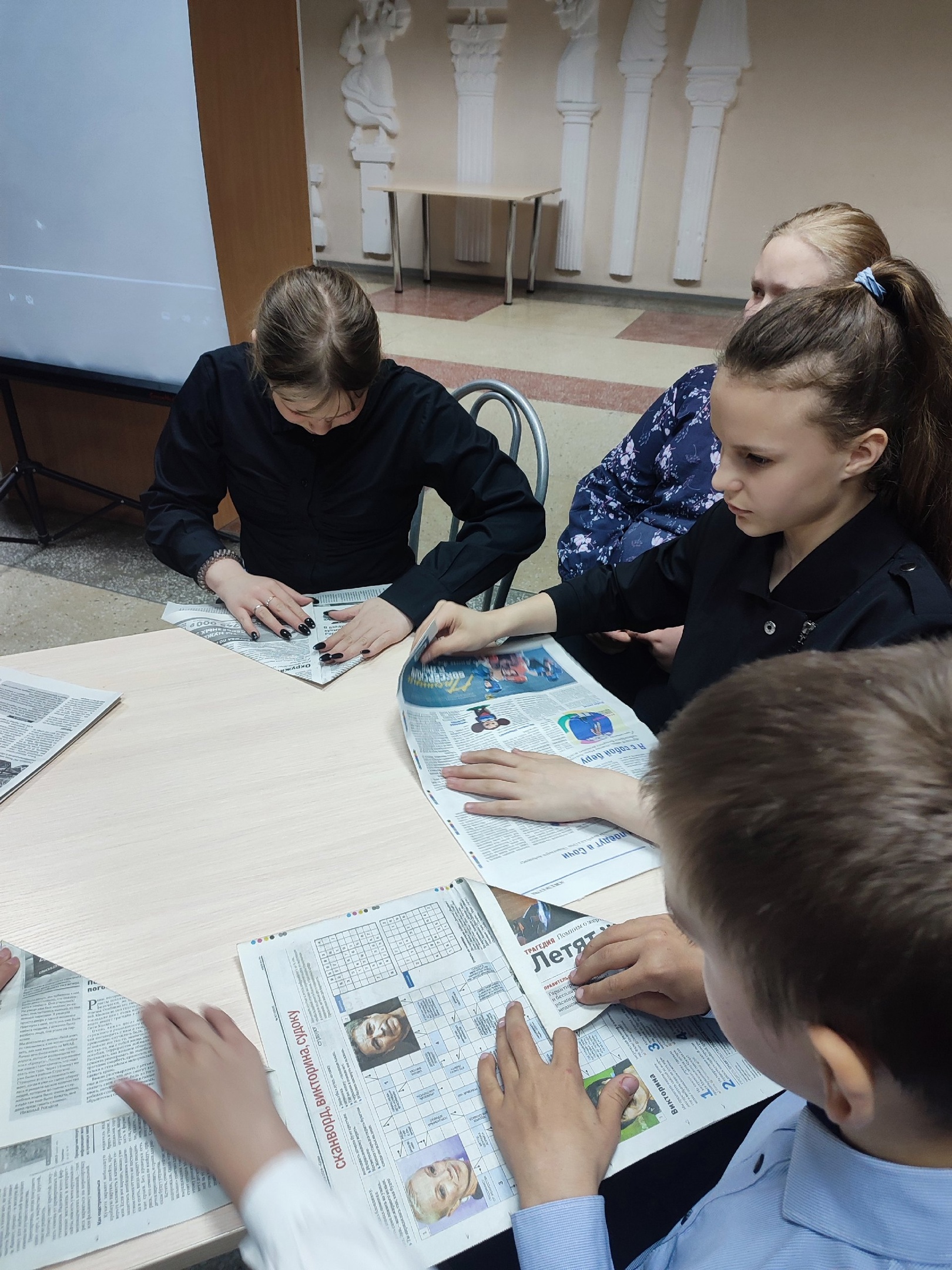 посещение мастер-класса в ДК по изготовлению пилоток.