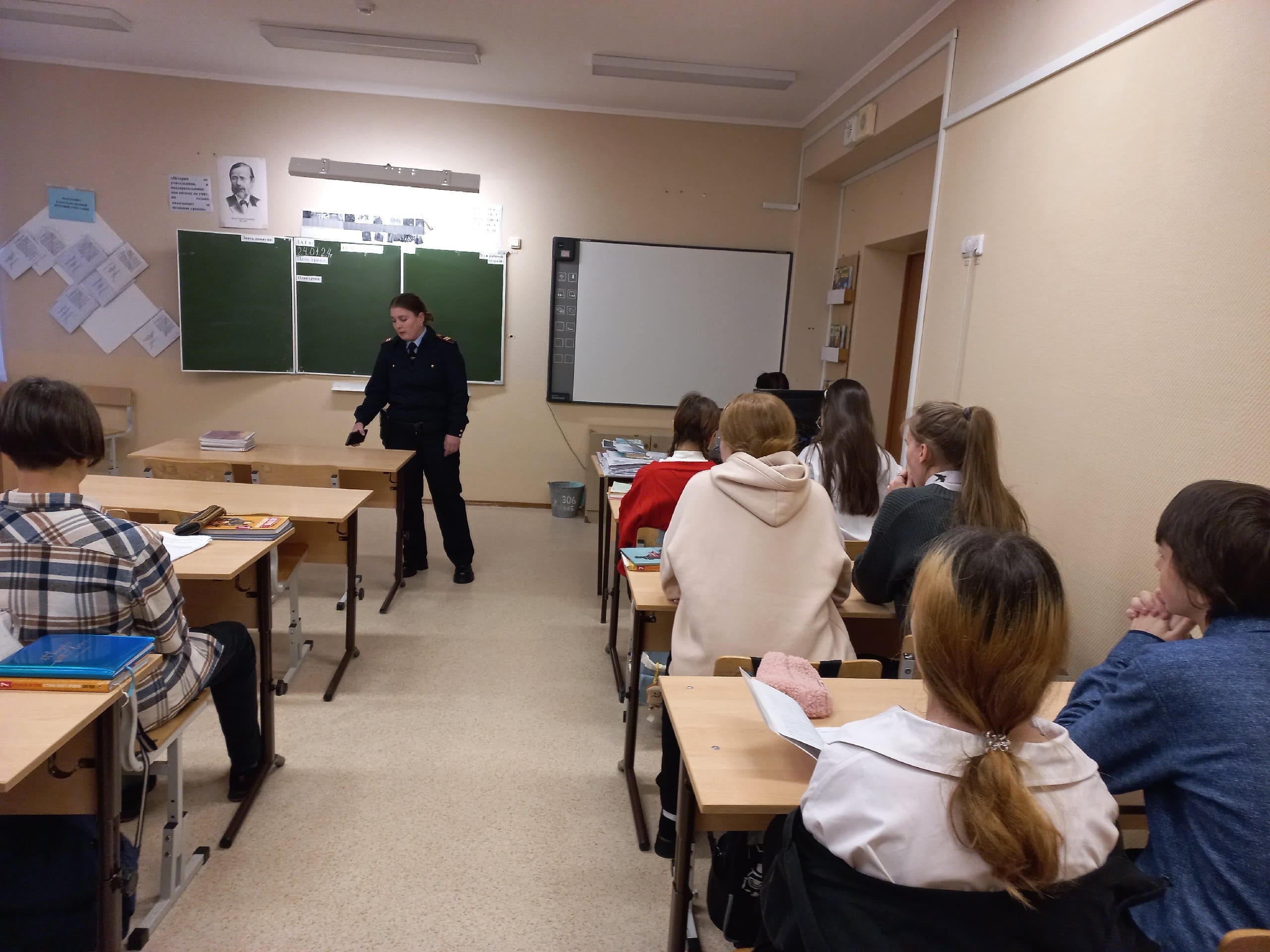 Профилактическая беседа об административной ответственности за ложные вызовы.