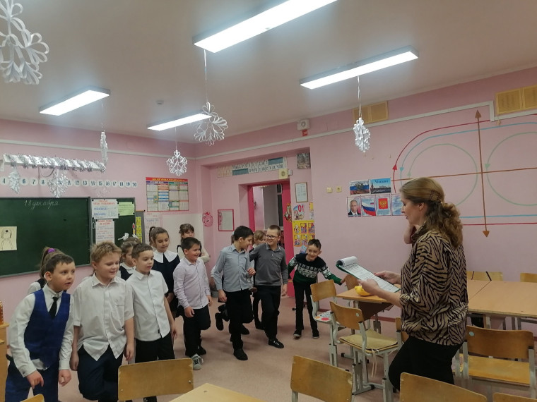 "Мальчики и девочки".